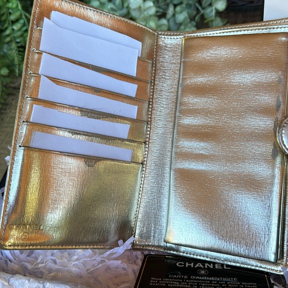 CHANEL GOLD WALLET WITH KISSLOCK. - Picture 2 of 5
